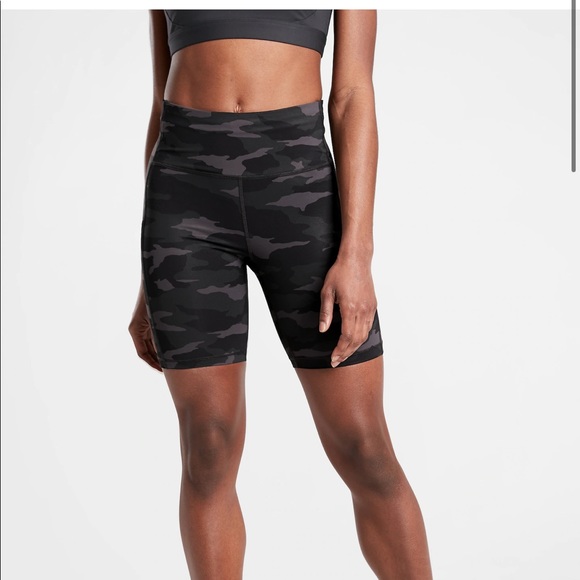 Athleta Pants - NWT. Ultimate Stash Pocket 7” Short - SZ Sm
